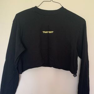 Super cute Aritzia long sleeve, works for basically any season!